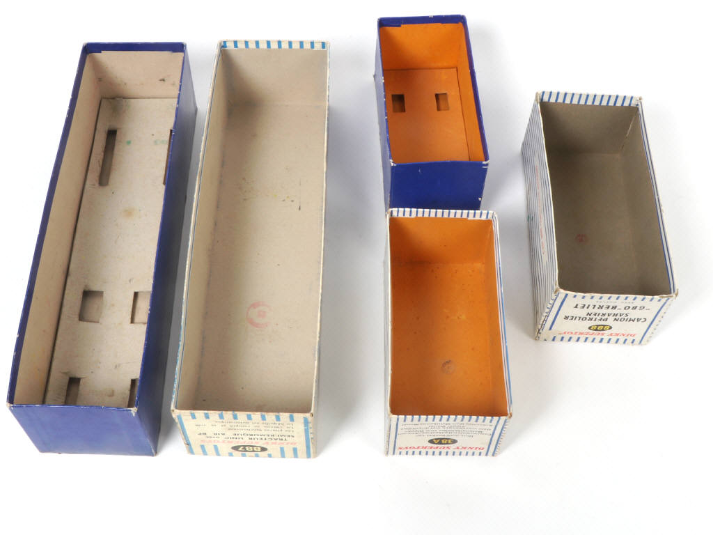 Lot 199 - DINKY TOYS (FRANCE) (3)
