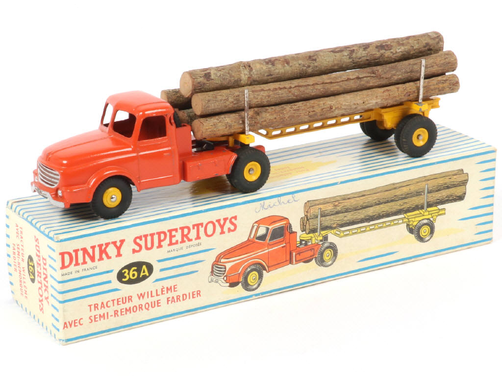 Lot 323 - DINKY TOYS (FRANCE) (1)