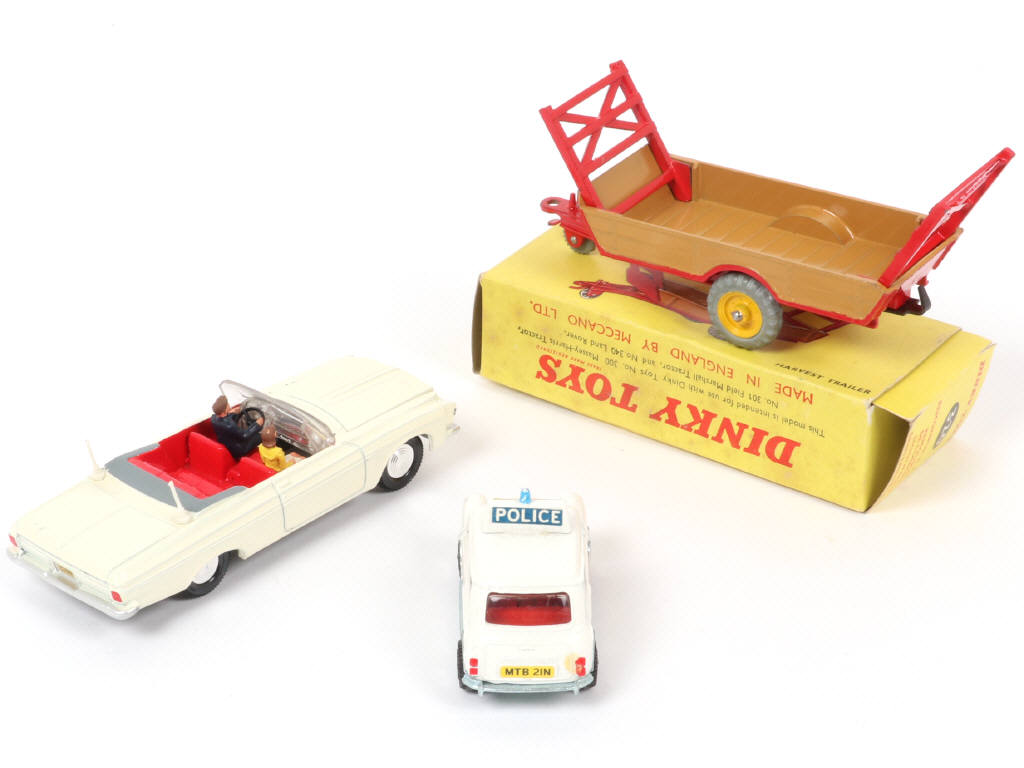 Lot 308 - DINKY TOYS (GB) (3)