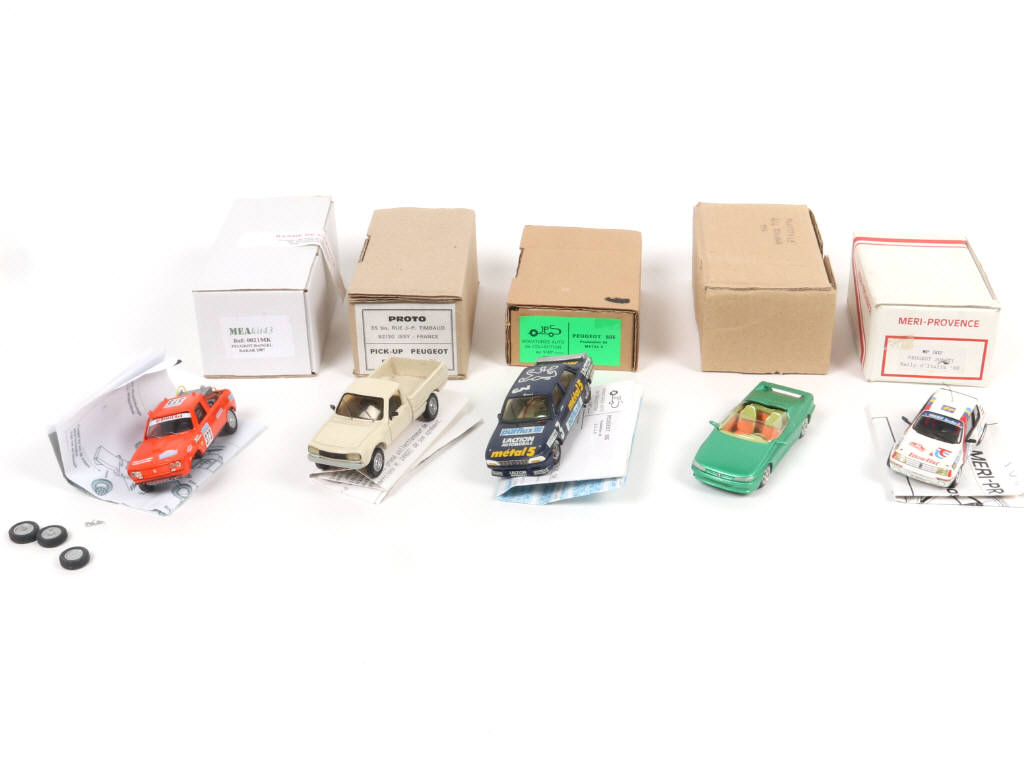 Lot 92 - DIVERS (5)