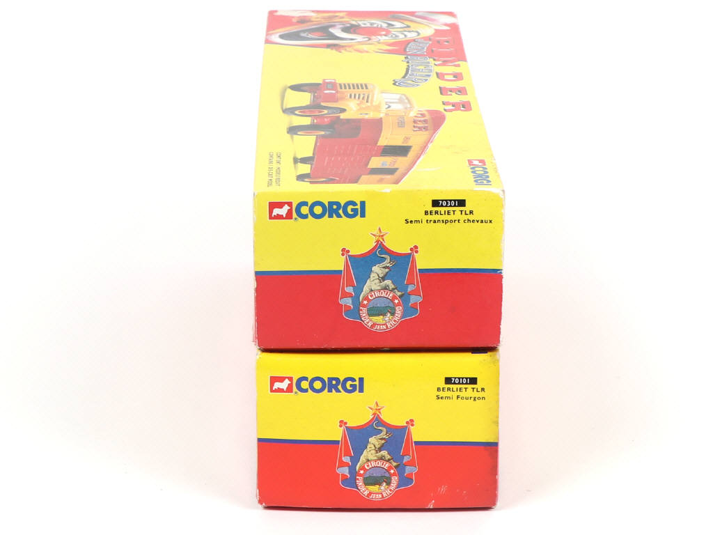 Lot 206 - CORGI TOYS (GB) (2)