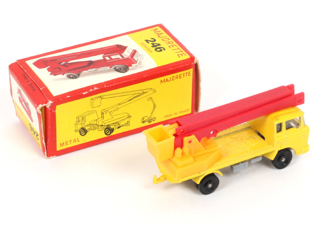 Lot 72 - MAJORETTE (FRANCE) (1)
