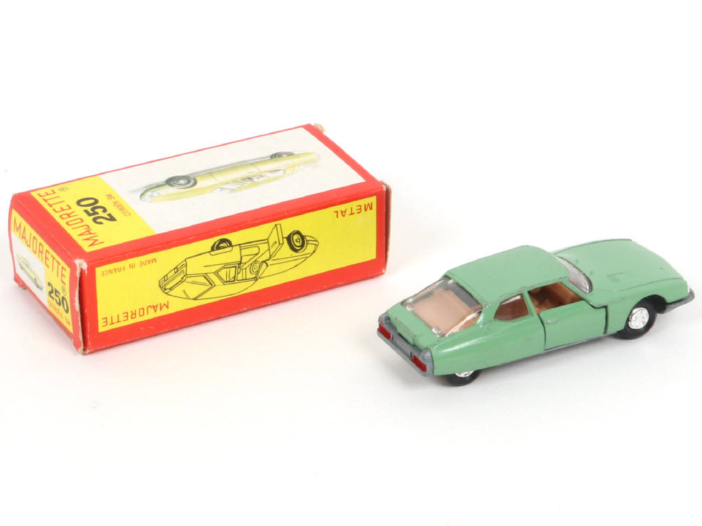 Lot 146 - MAJORETTE (FRANCE) (1)