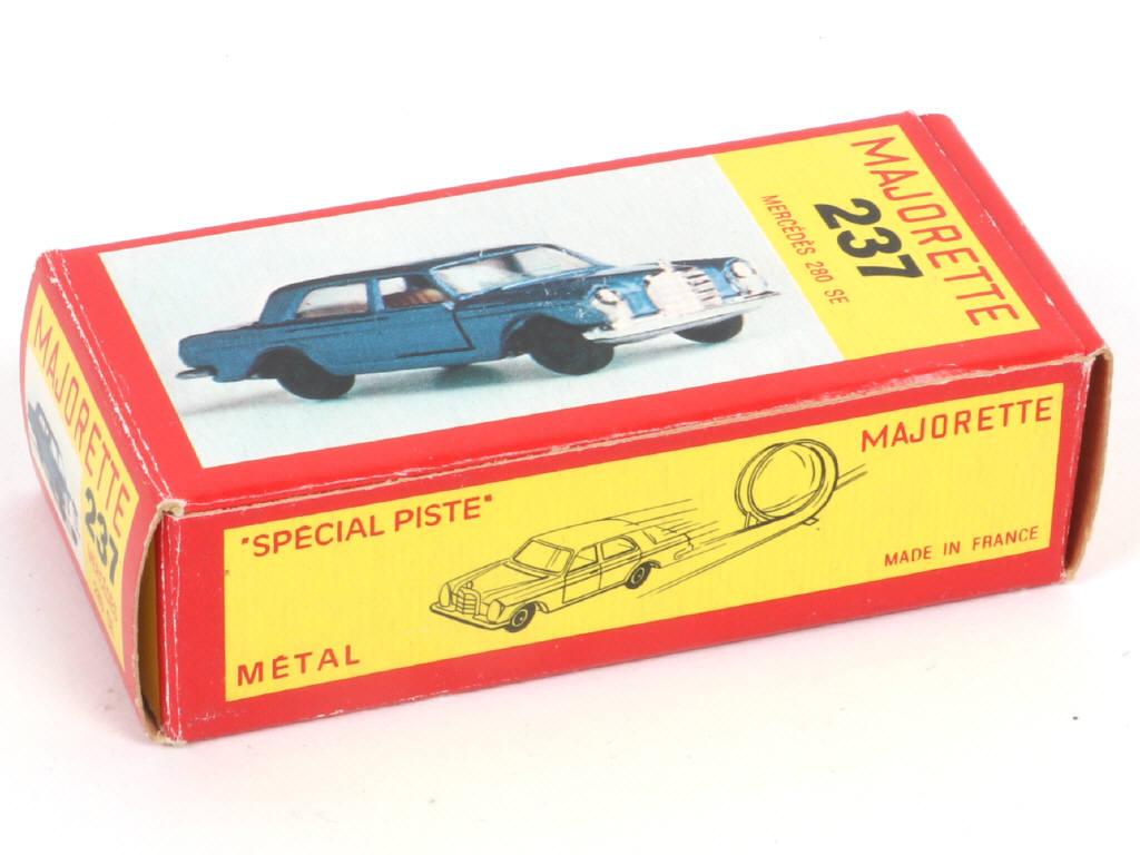 Lot 319 - MAJORETTE (FRANCE) (1)