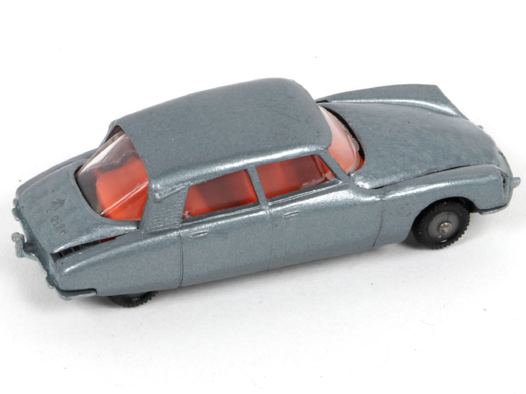 Lot 28 - MAJORETTE (FRANCE) (1)
