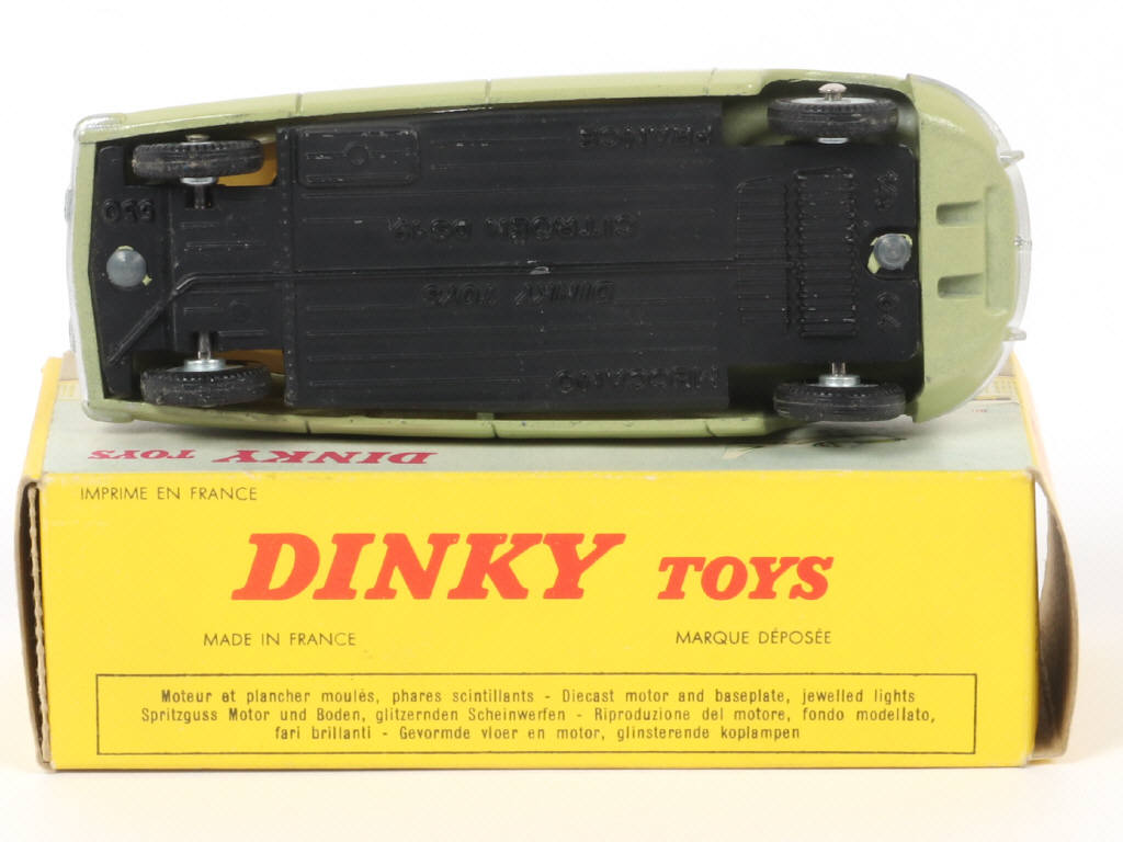 Lot 558 - DINKY TOYS (FRANCE) (1)