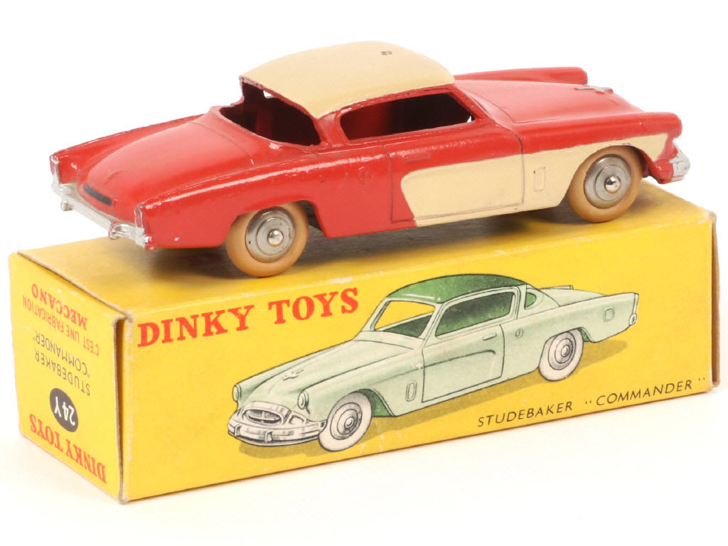 Lot 524 - DINKY TOYS (FRANCE) (1)