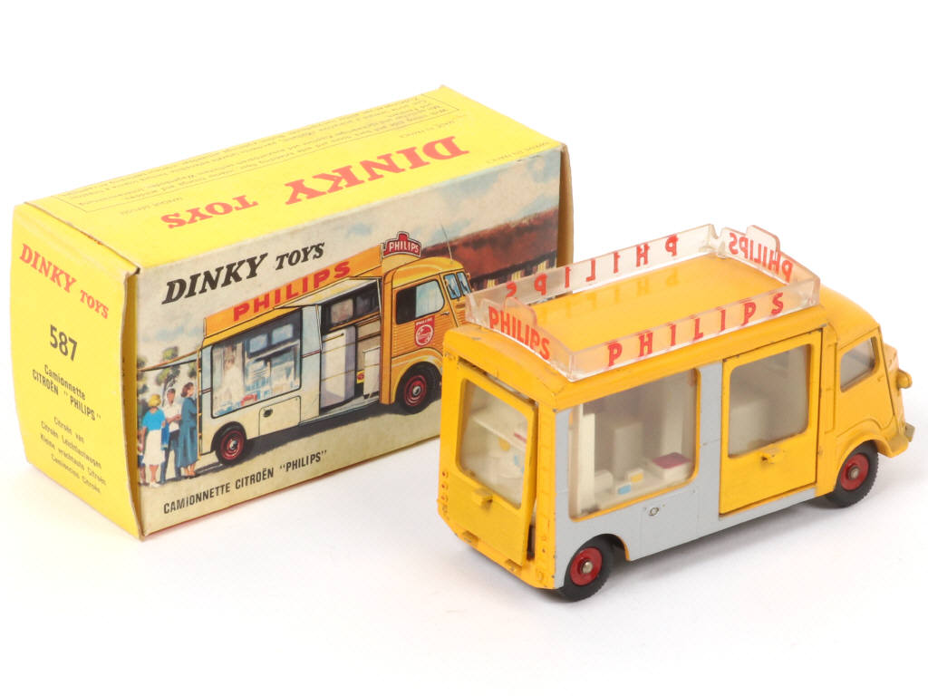 Lot 589 - DINKY TOYS (FRANCE) (1)