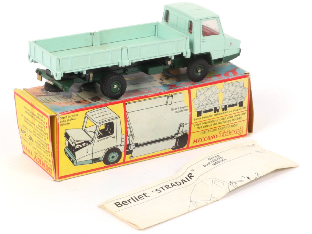 Lot 607 - DINKY TOYS (FRANCE) (1)