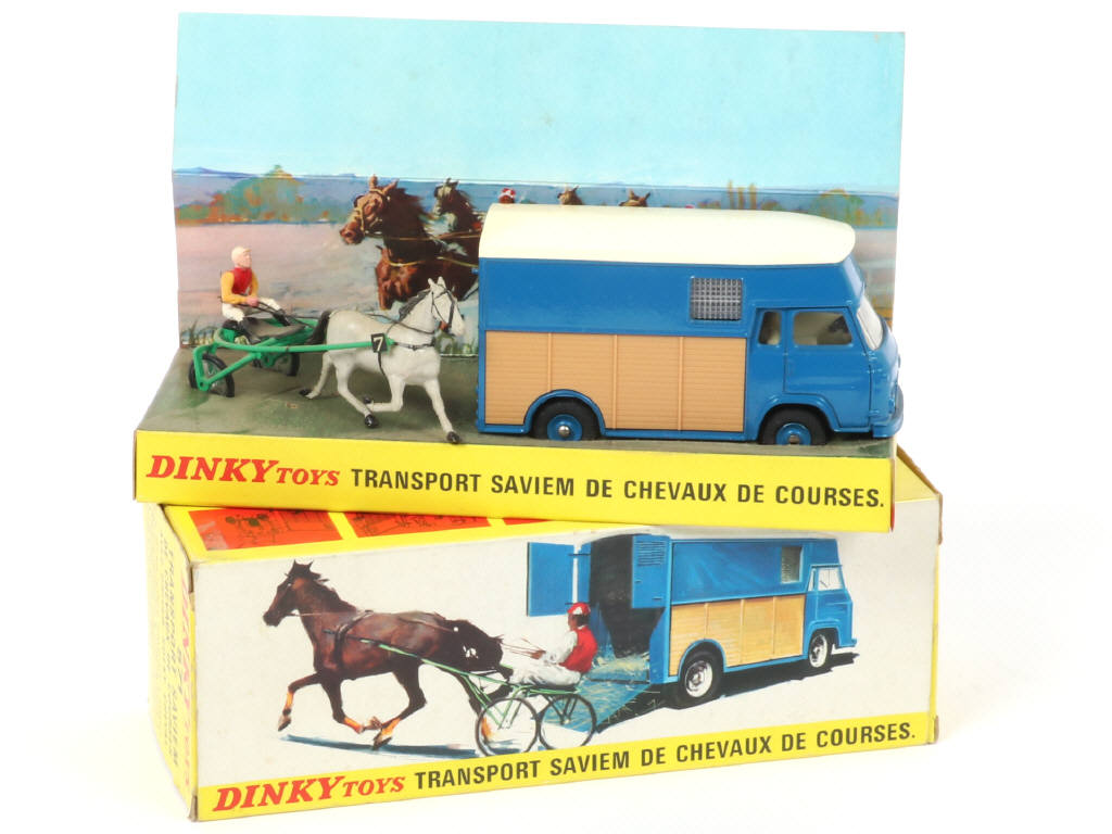 Lot 596 - DINKY TOYS (FRANCE) (1)