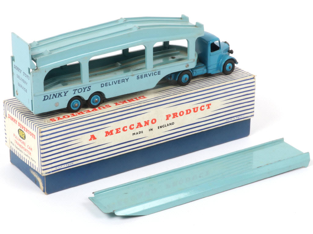 Lot 648 - DINKY TOYS (GB) (1)