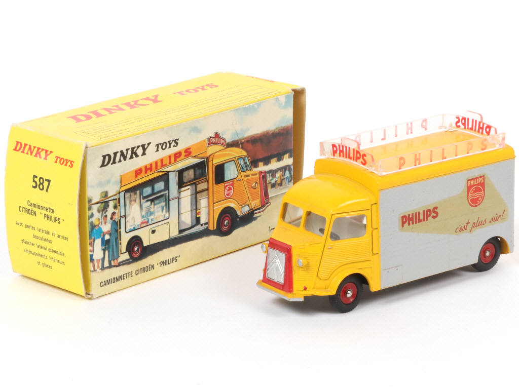 Lot 590 - DINKY TOYS (FRANCE) (1)