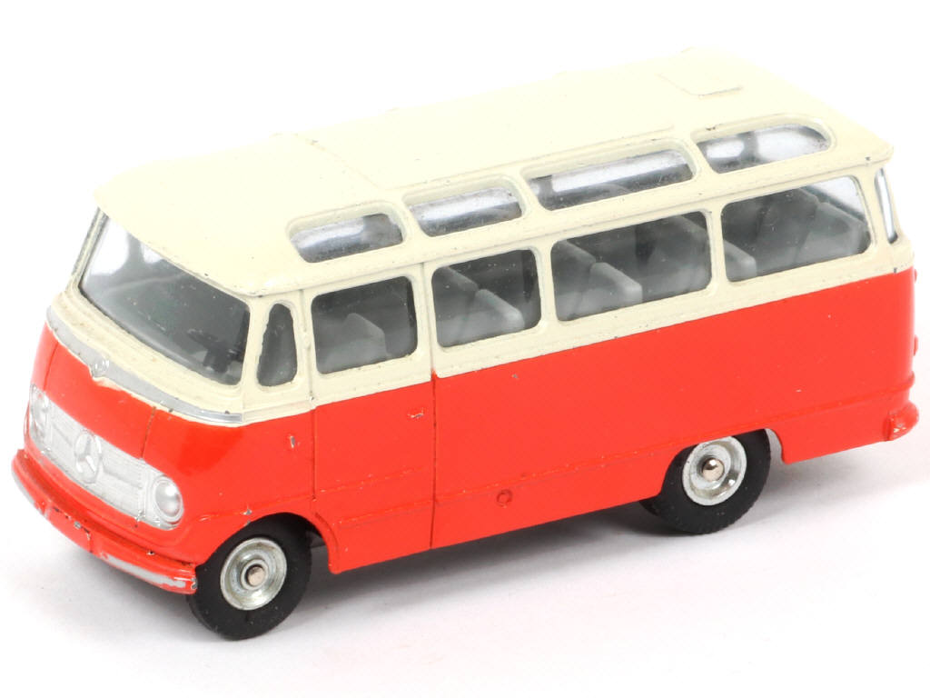 Lot 516 - DINKY TOYS (FRANCE) (1)