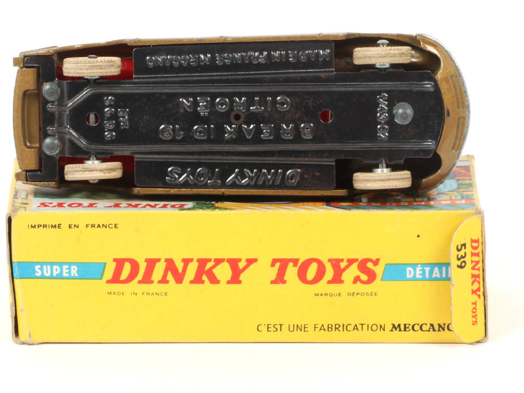 Lot 553 - DINKY TOYS (FRANCE) (1)
