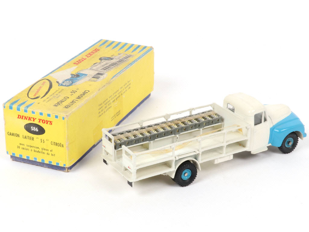 Lot 592 - DINKY TOYS (FRANCE) (1)