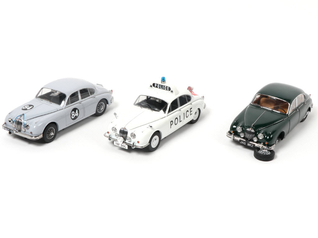 Lot 75 - MODEL ICONS (CHINE) (3)