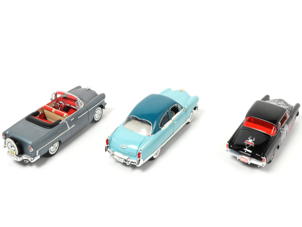 Lot 29 - DIVERS (3)