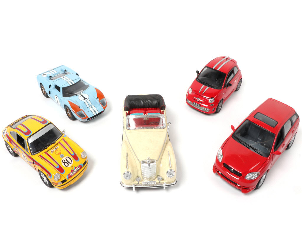 Lot 100 - DIVERS (5)