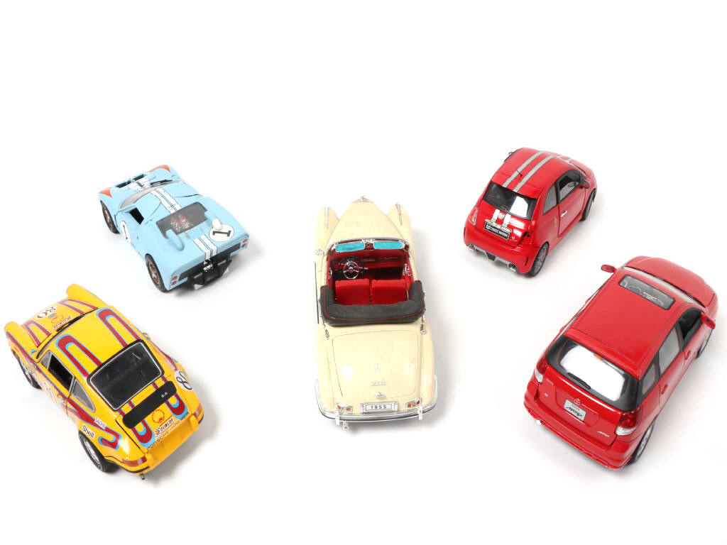 Lot 100 - DIVERS (5)