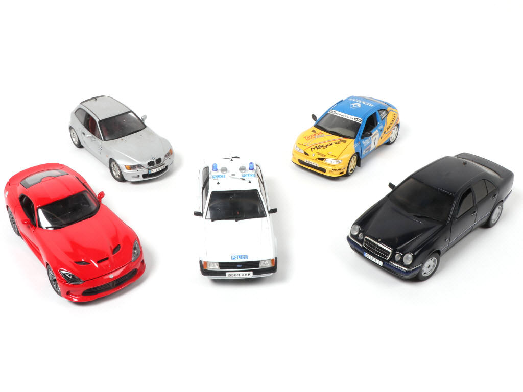 Lot 103 - DIVERS (5)