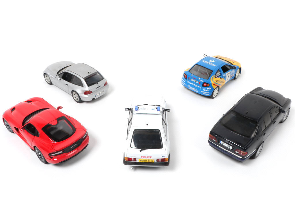 Lot 103 - DIVERS (5)