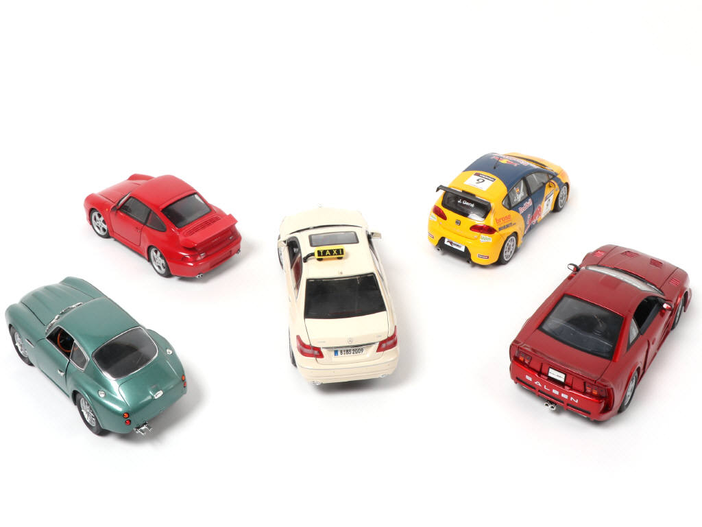 Lot 102 - DIVERS (5)