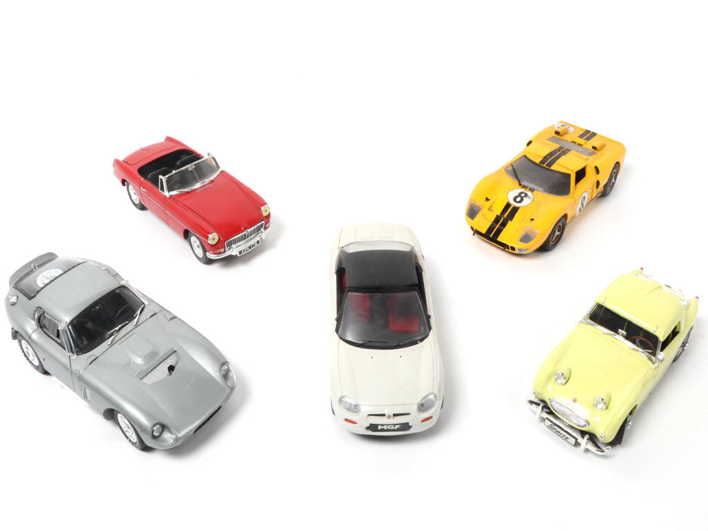 Lot 110 - DIVERS (5)