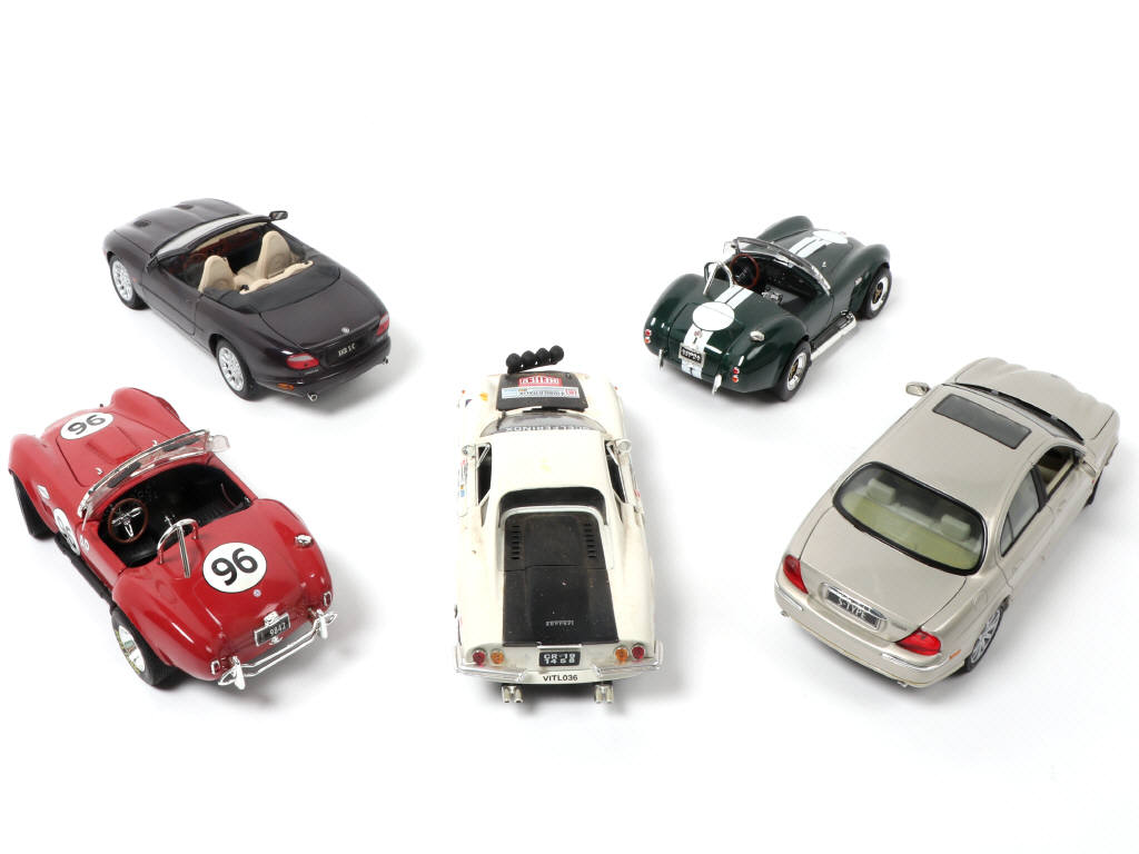 Lot 113 - DIVERS (5)