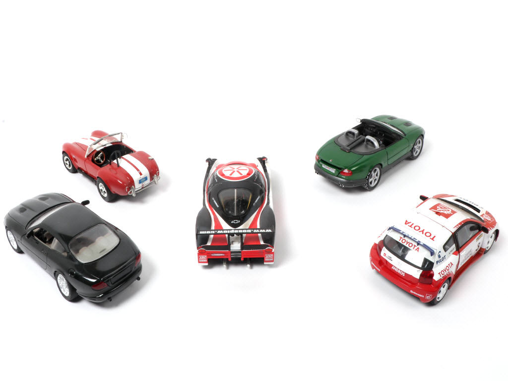 Lot 106 - DIVERS (5)