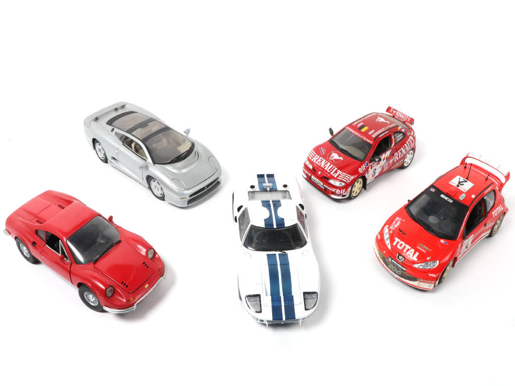 Lot 105 - DIVERS (5)