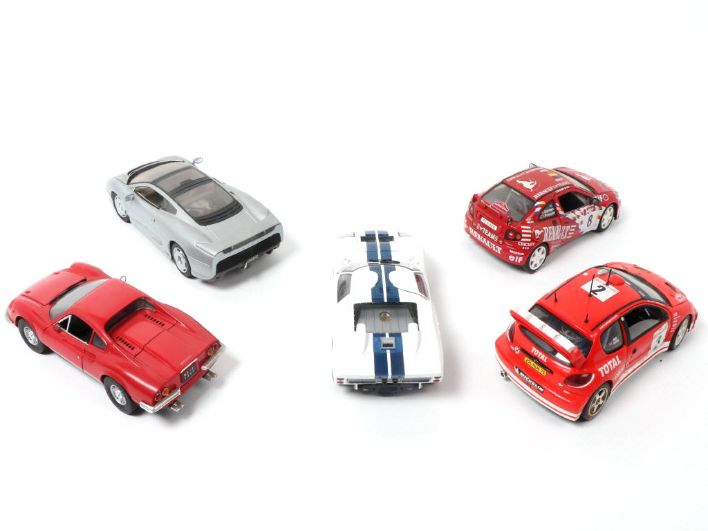 Lot 105 - DIVERS (5)