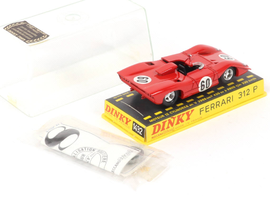 Lot 327 - DINKY TOYS (FRANCE) (1)