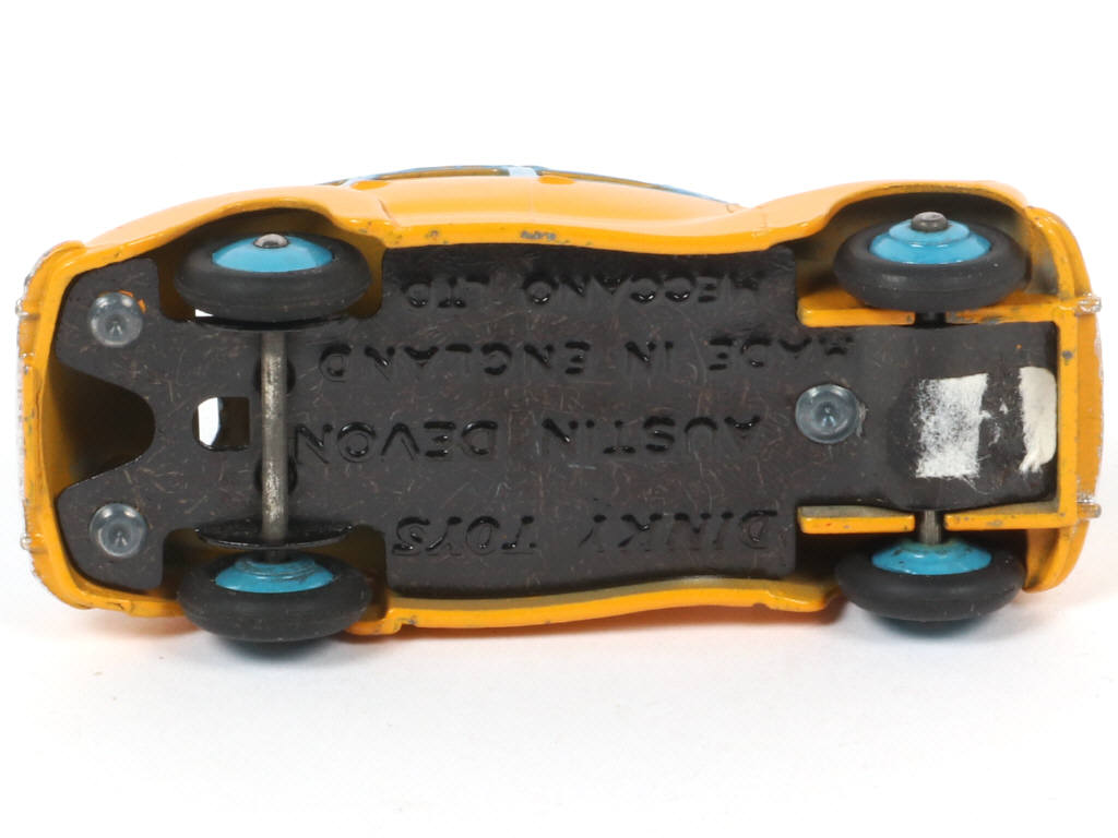 Lot 303 - DINKY TOYS (GB) (1)