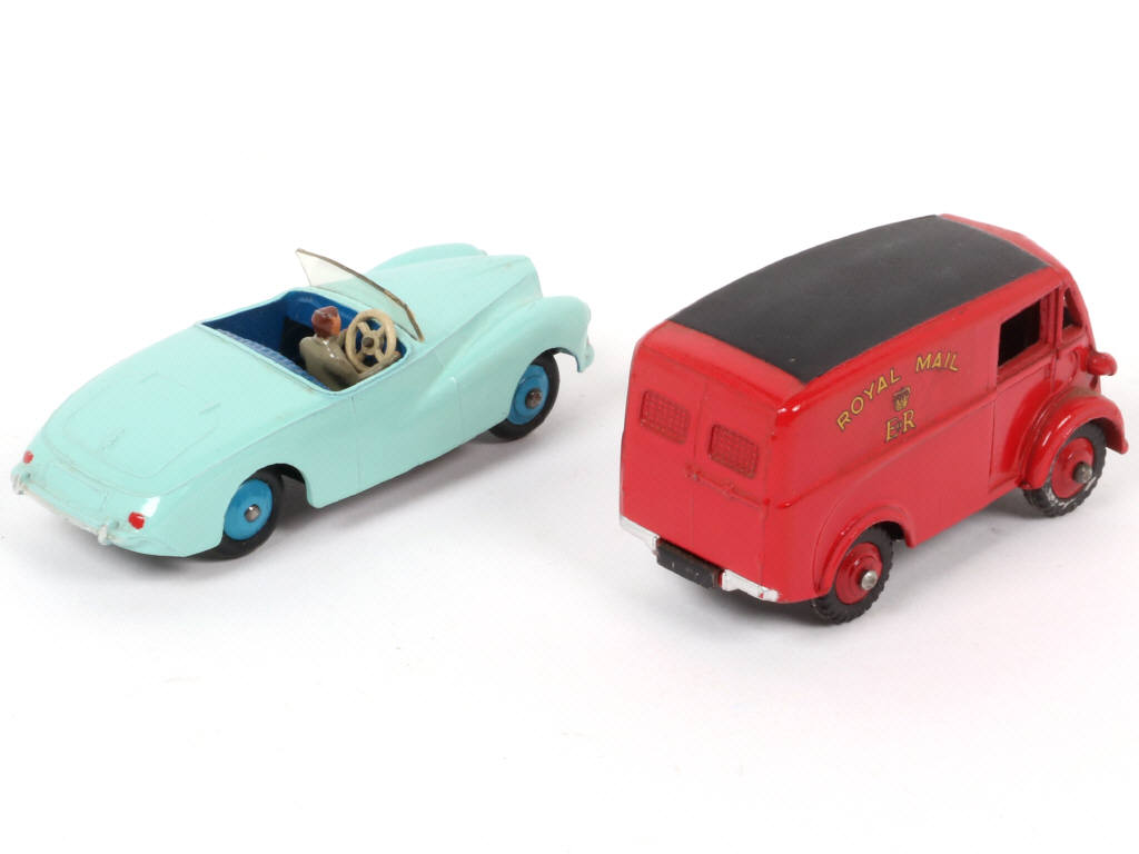 Lot 317 - DINKY TOYS (GB) (2)