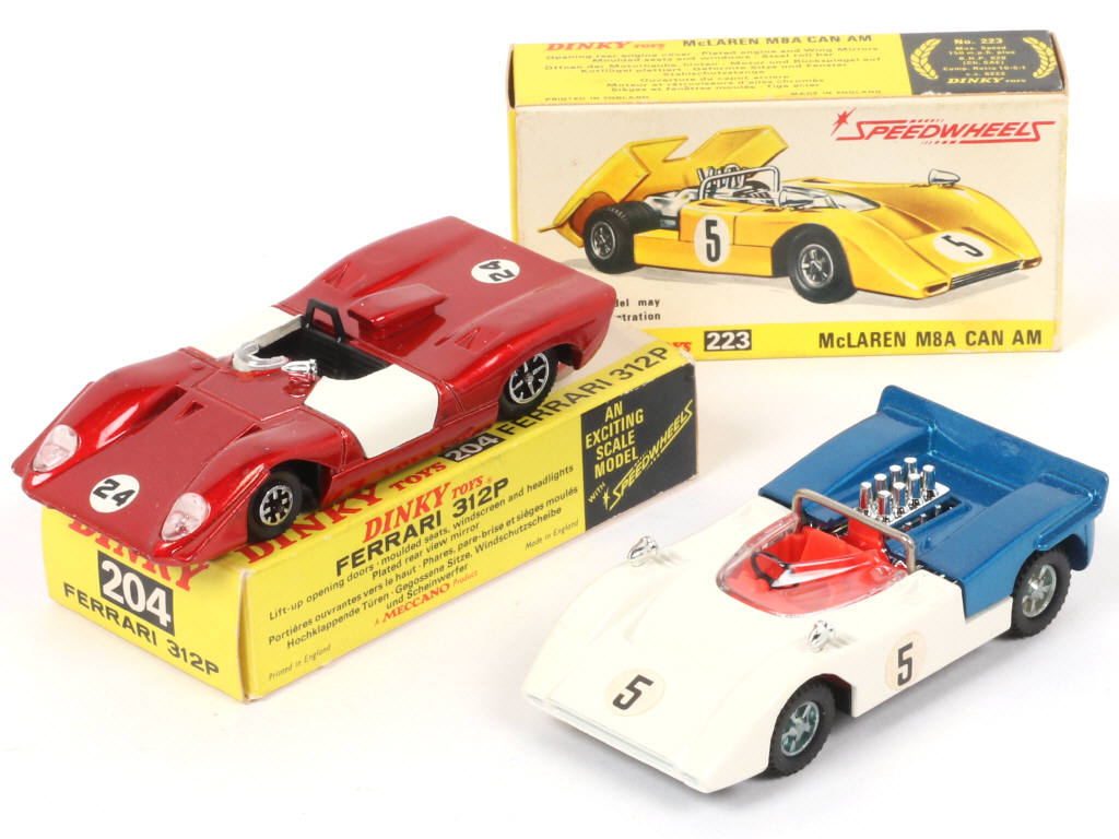 Lot 319 - DINKY TOYS (GB) (2)