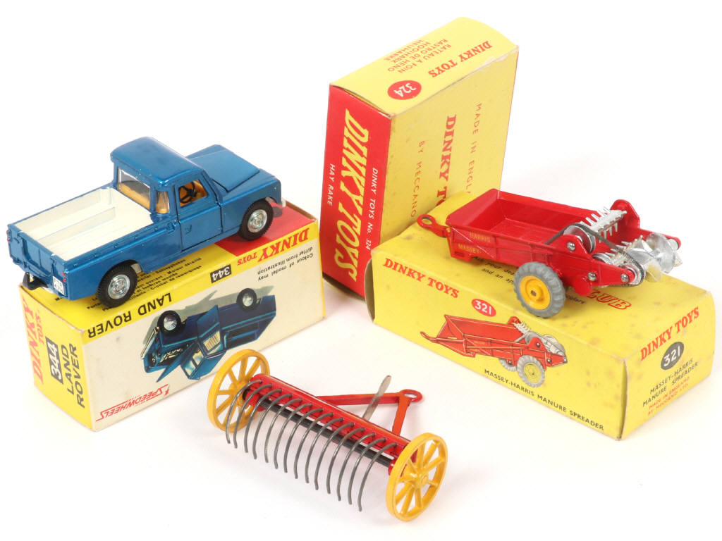 Lot 322 - DINKY TOYS (GB) (3)