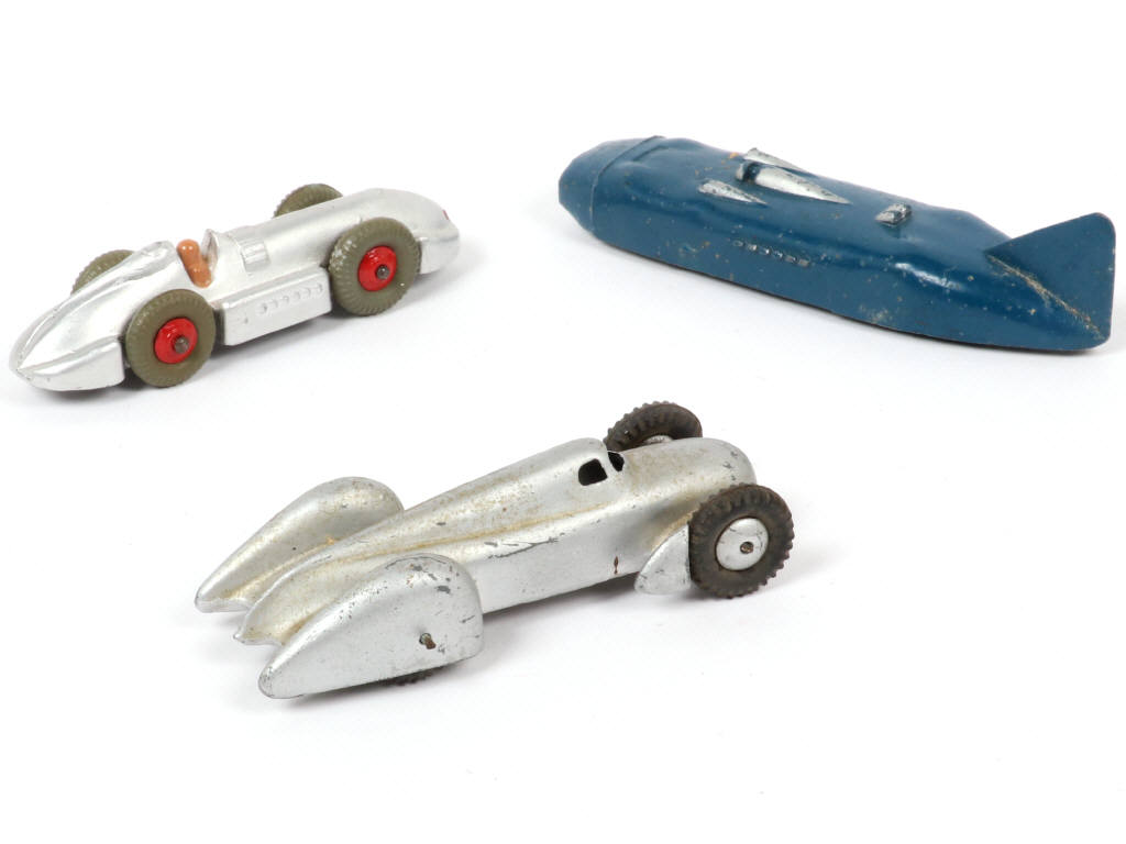 Lot 321 - DINKY TOYS (GB) (3)