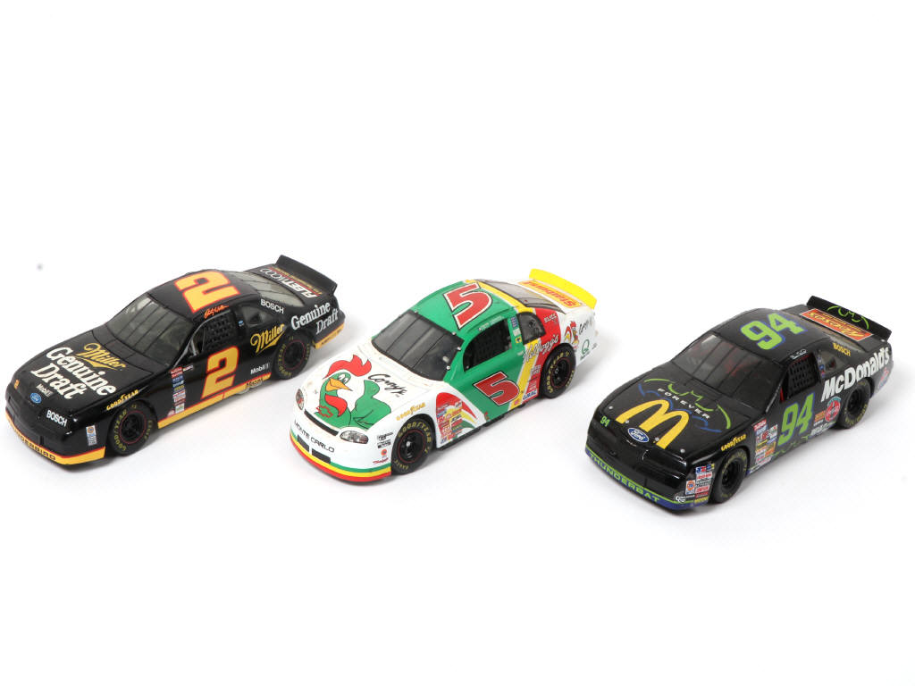 Lot 11 - DIVERS (3)
