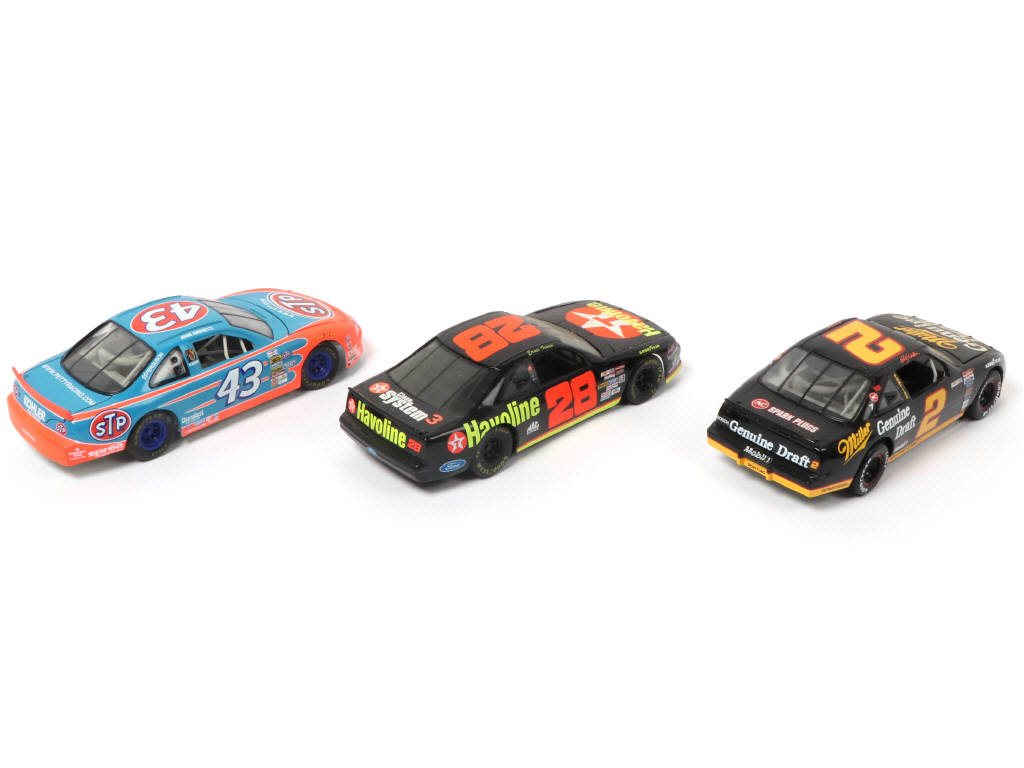 Lot 12 - DIVERS (3)