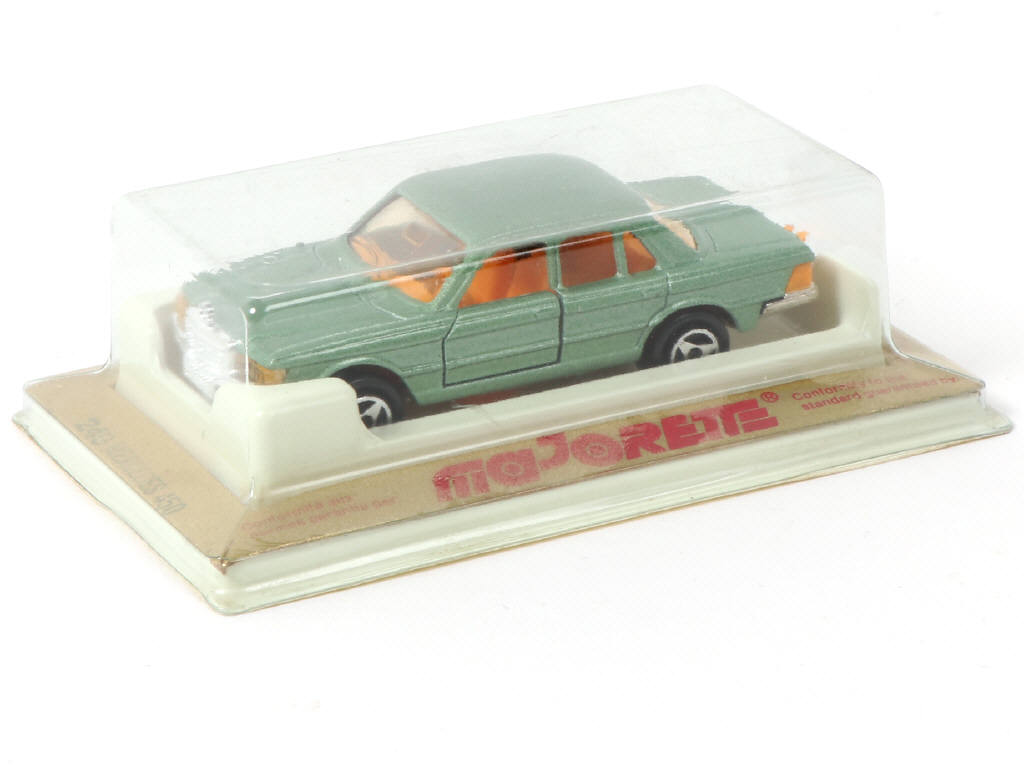 Lot 122 - MAJORETTE (FRANCE) (1)