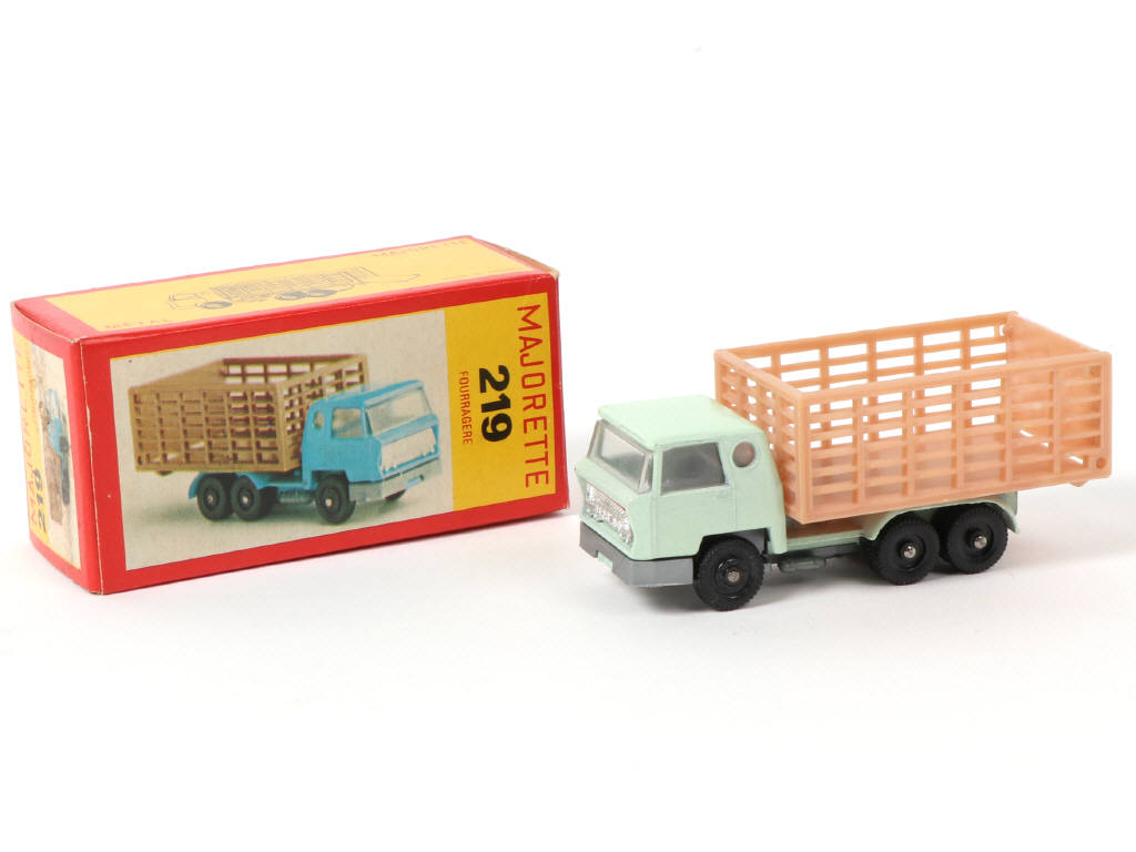 Lot 64 - MAJORETTE (FRANCE) (1)