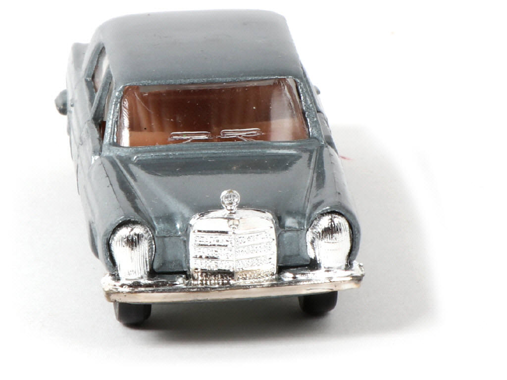 Lot 98 - MAJORETTE (FRANCE) (1)