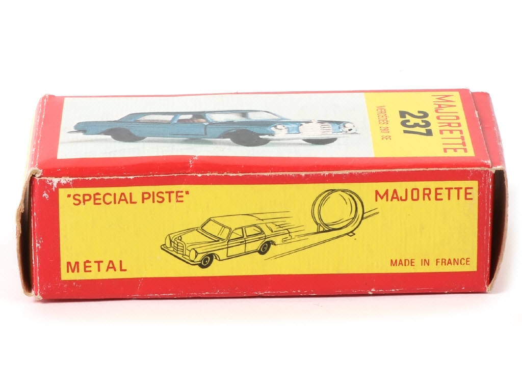 Lot 98 - MAJORETTE (FRANCE) (1)