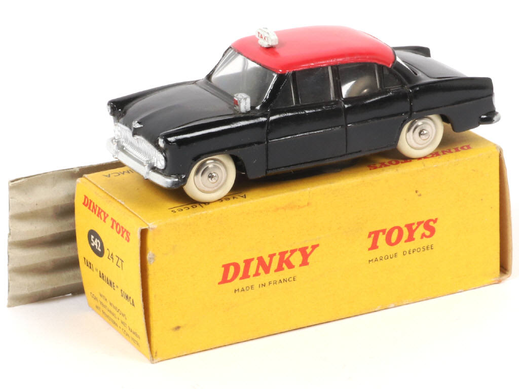 Lot 297 - DINKY TOYS (FRANCE) (1)