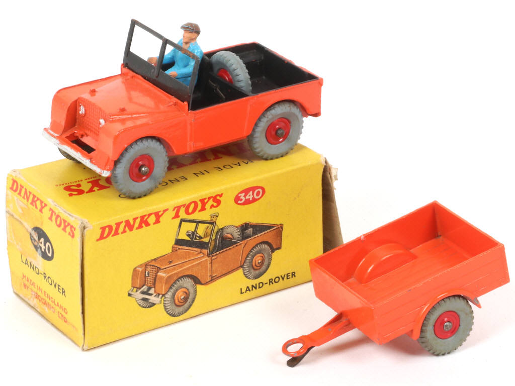 Lot 271 - DINKY TOYS (GB) (2)