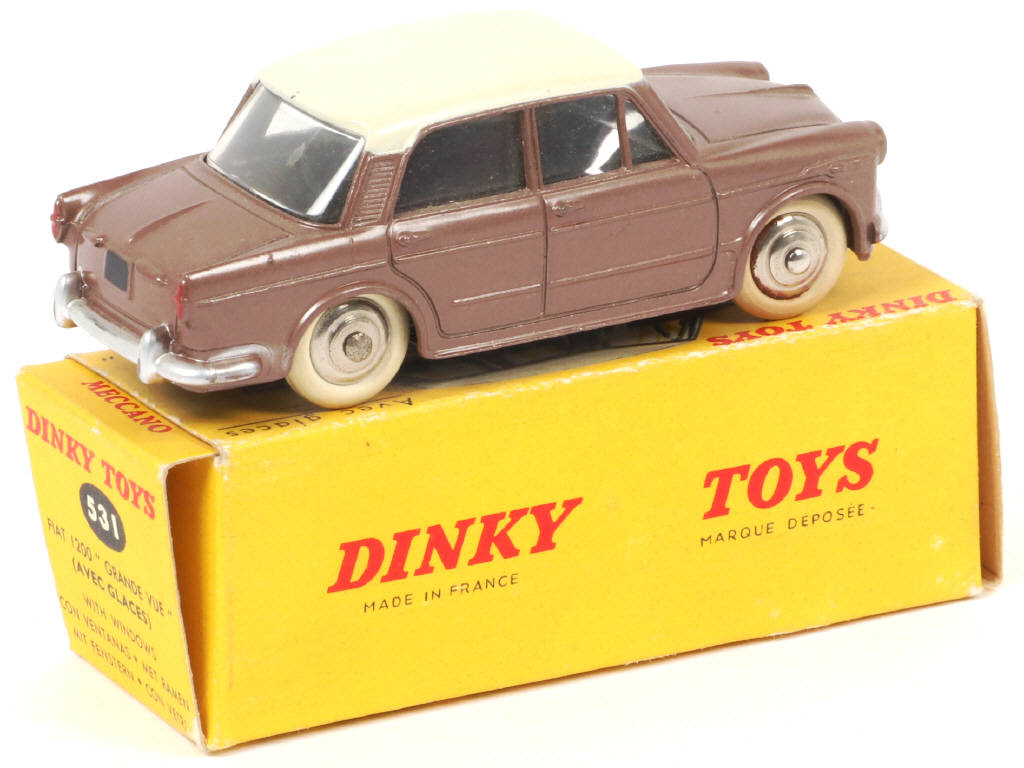 Lot 298 - DINKY TOYS (FRANCE) (1)