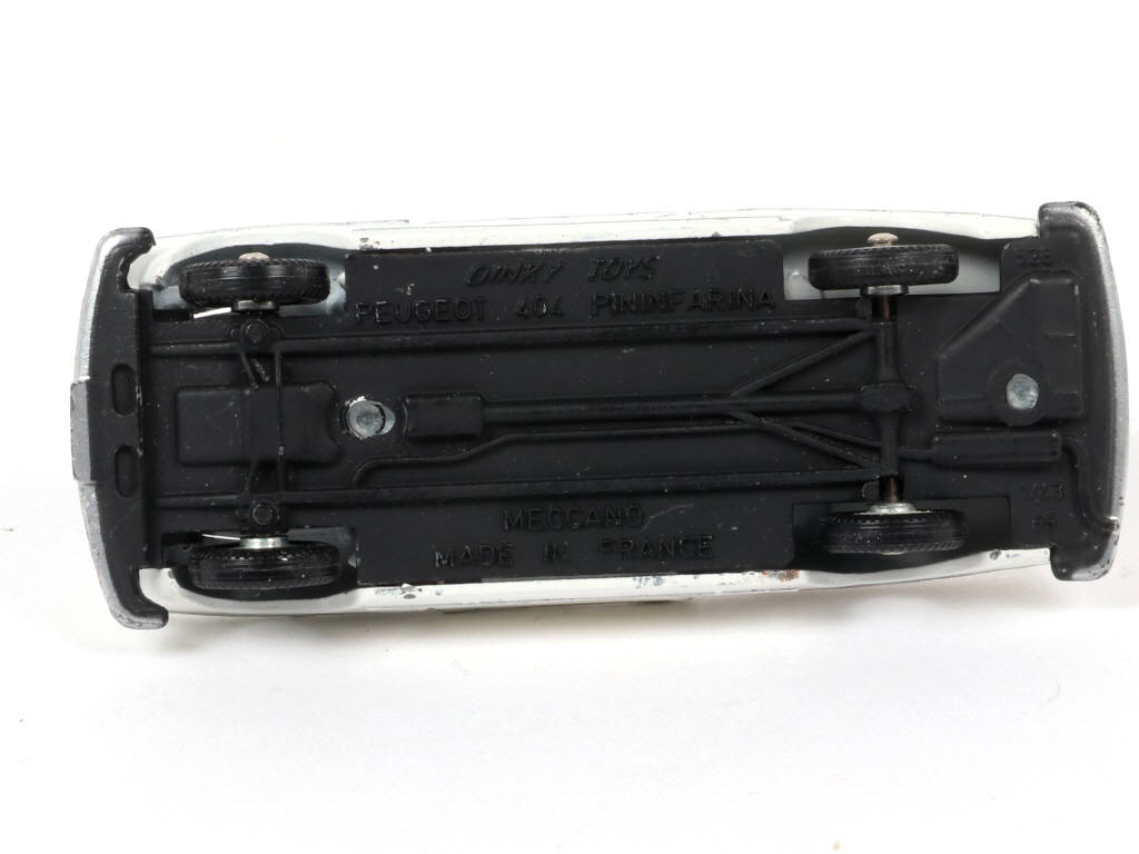 Lot 330 - DINKY TOYS (FRANCE) (1)