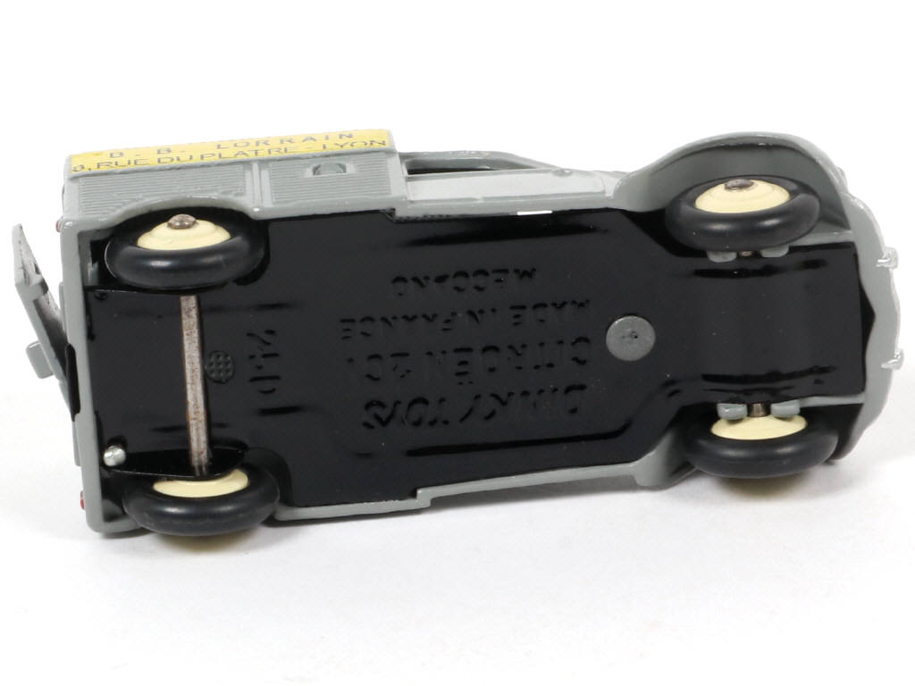 Lot 279 - DIVERS (1)