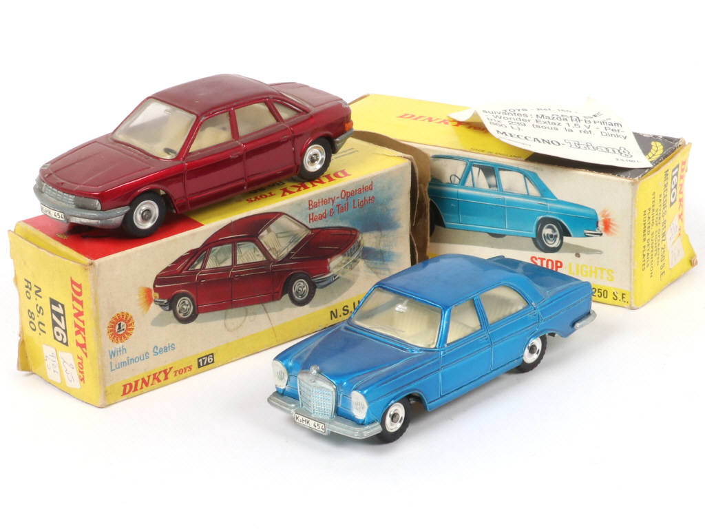 Lot 270 - DINKY TOYS (GB) (2)