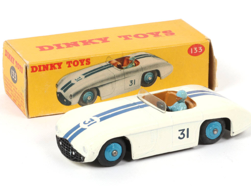 Lot 145 - DINKY TOYS (GB) (1)
